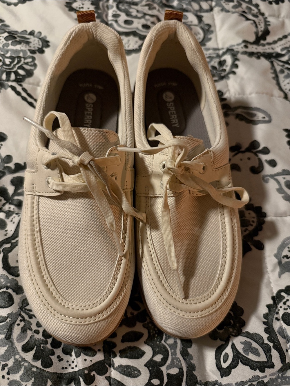 Sperry women’s Cream Canvas Boat Shoes size 8.5